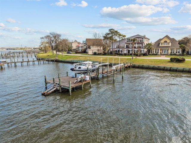 1207 N Shore Drive, Clear Lake Shores, TX 77565