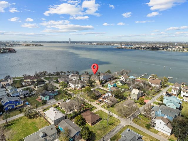 1207 N Shore Drive, Clear Lake Shores, TX 77565