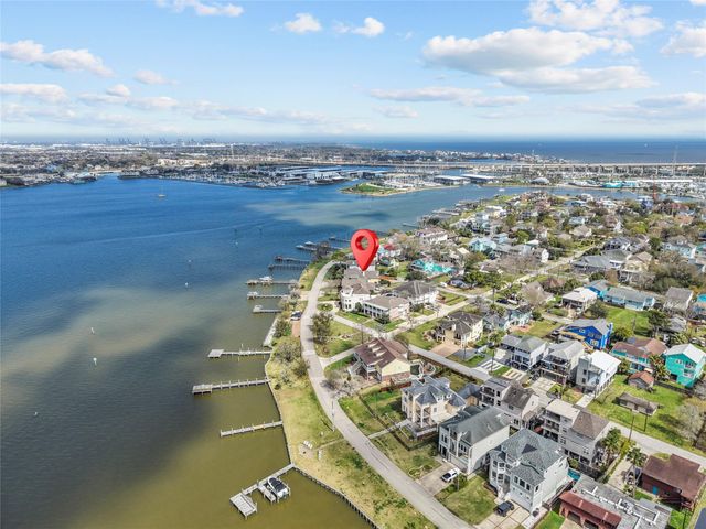1207 N Shore Drive, Clear Lake Shores, TX 77565