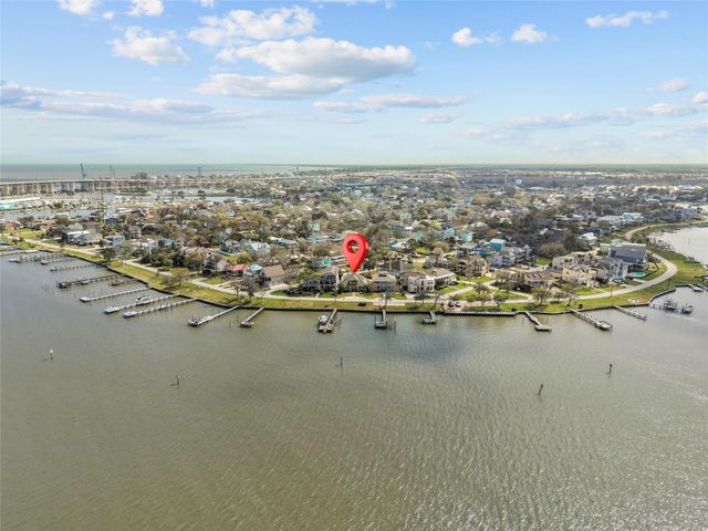 1207 N Shore Drive, Clear Lake Shores, TX 77565