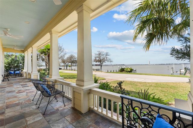 1207 N Shore Drive, Clear Lake Shores, TX 77565