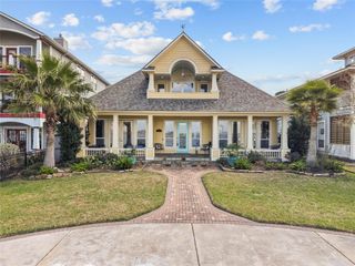1207 N Shore Drive, Clear Lake Shores, TX 77565