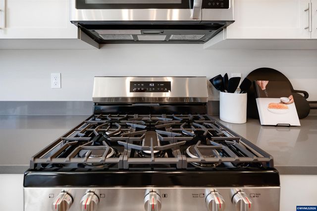 2690 Mt Saint Helens Av SE, Salem, OR 97302