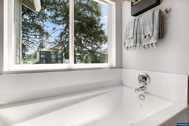 2690 Mt Saint Helens Av SE, Salem, OR 97302