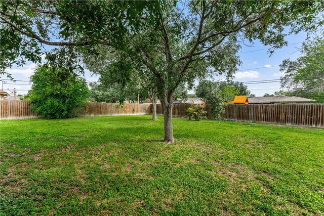 546 Vista Dr, Odem, TX 78370
