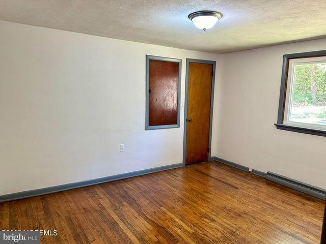 135 S MAIN ST, Barnegat, NJ 08005