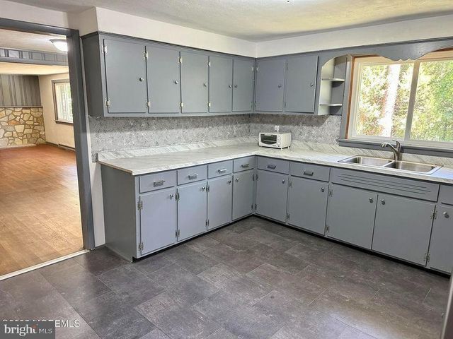 135 S MAIN ST, Barnegat, NJ 08005