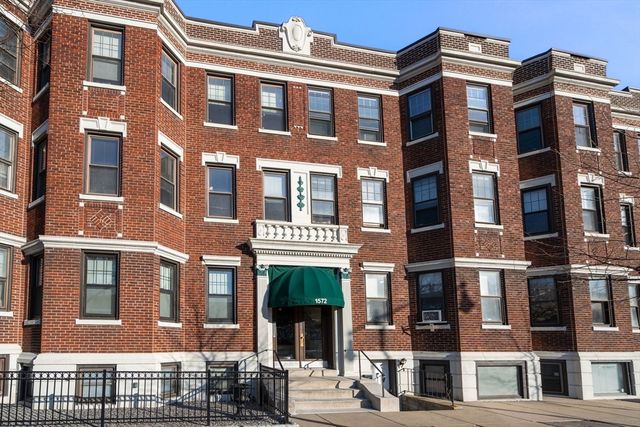 1572 Commonwealth Ave U:8, Boston, MA 02135