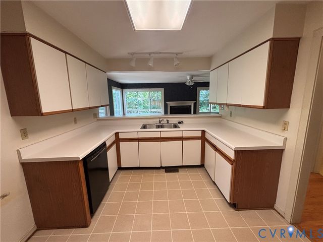 10739 High Mountain Ct, Glen Allen, VA 23060