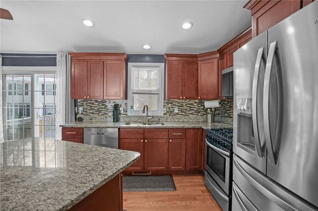 20 Darrow Drive, Warwick, RI 02886