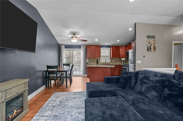 20 Darrow Drive, Warwick, RI 02886