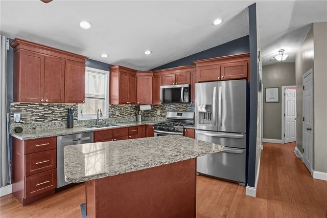 20 Darrow Drive, Warwick, RI 02886