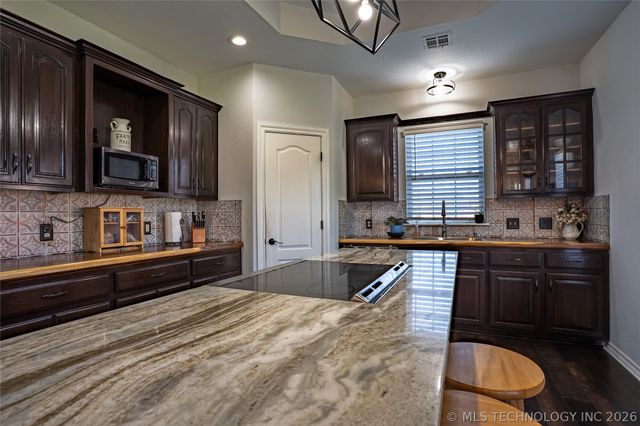 10688 E 142nd Court North N, Collinsville, OK 74021