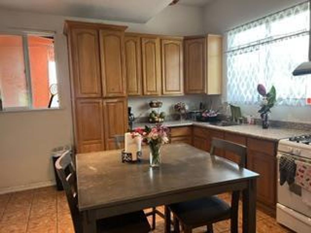 Image 2 of property listing at 639 Jackson Street, San Jose, CA 95112