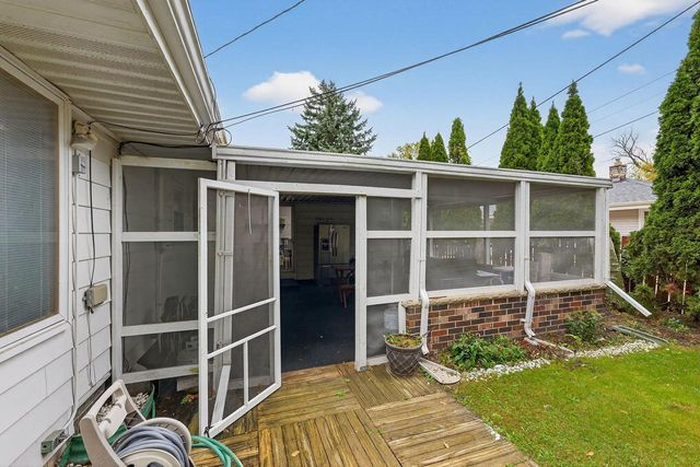 2139 E Leroy AVENUE, Saint Francis, WI 53235