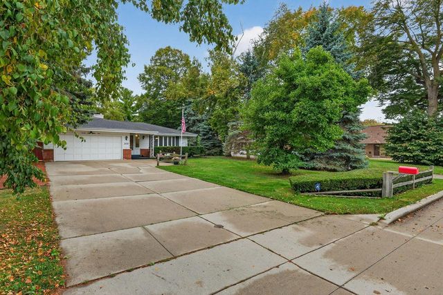 2139 E Leroy AVENUE, Saint Francis, WI 53235