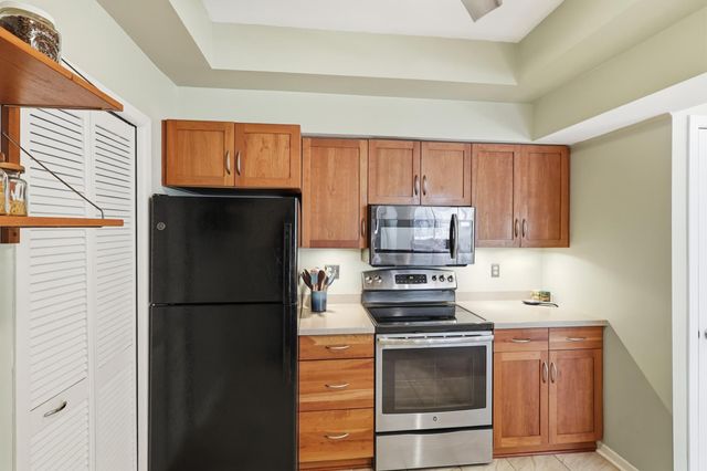 18071 Settlers Way, Eden Prairie, MN 55347