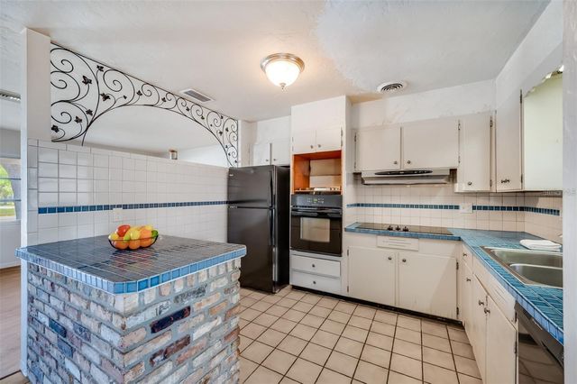 10833 111TH PLACE N, Seminole, FL 33778