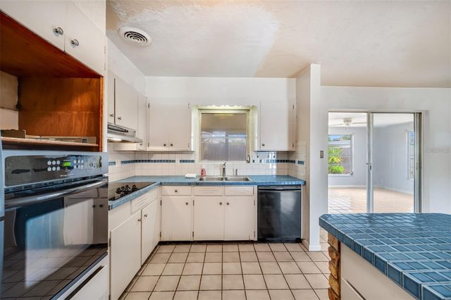 10833 111TH PLACE N, Seminole, FL 33778