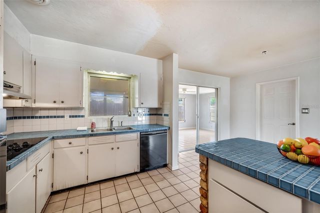 10833 111TH PLACE N, Seminole, FL 33778