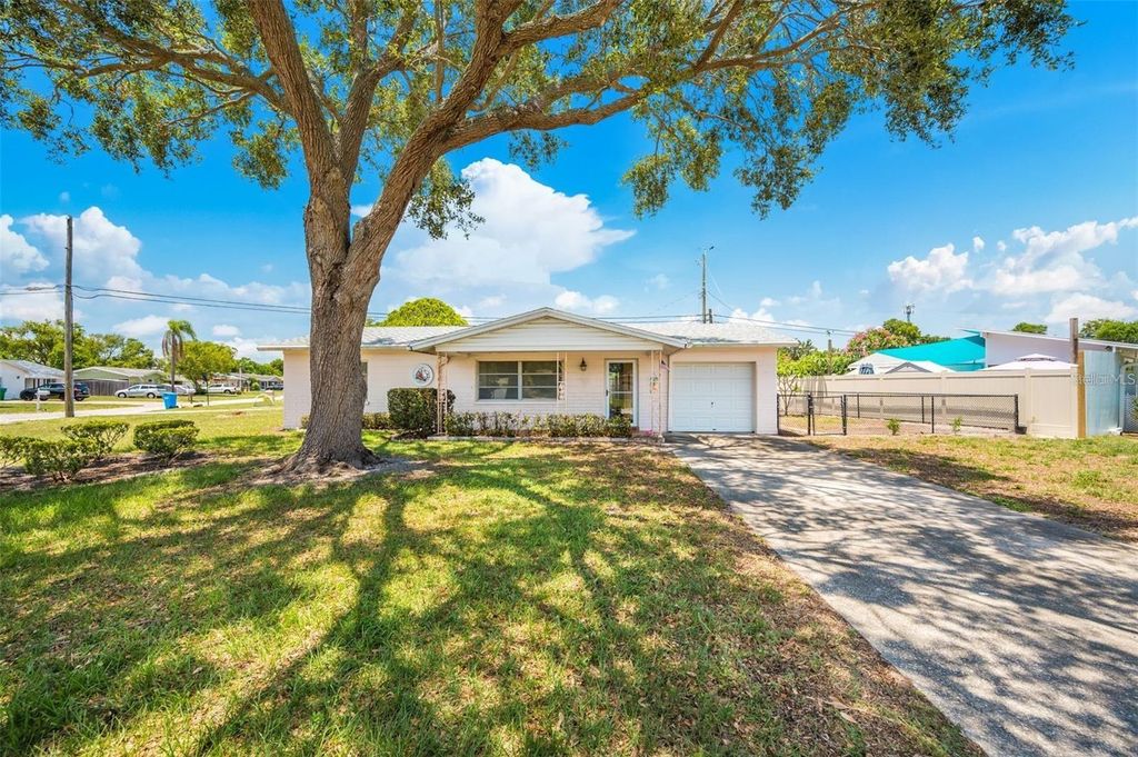 10833 111TH PLACE N, Seminole, FL 33778