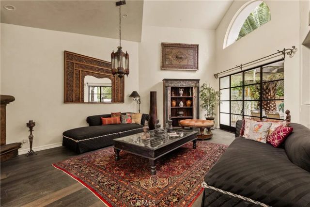 4909 Woodley Avenue, Encino, CA 91436