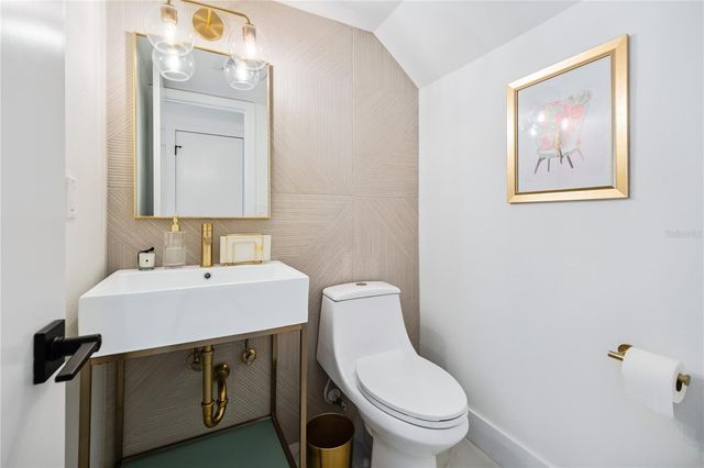 568 S OSCEOLA AVENUE 15, Orlando, FL 32801