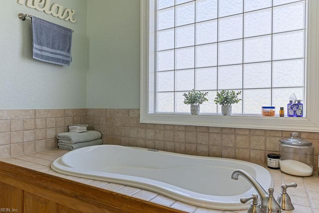 21262 Buckhorn Quarter RD, Courtland, VA 23837