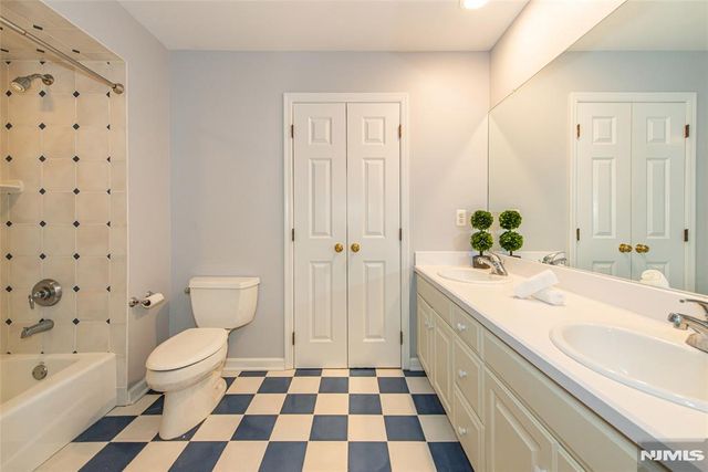 503 Stonewall Court, Wyckoff, NJ 07481