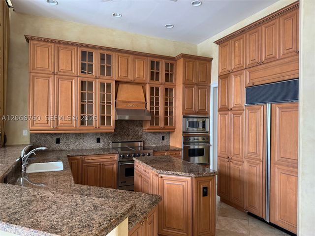 891 Captiva Dr, Hollywood, FL 33019