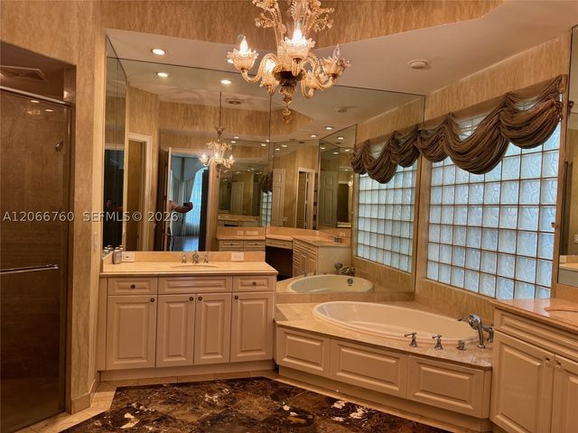 891 Captiva Dr, Hollywood, FL 33019