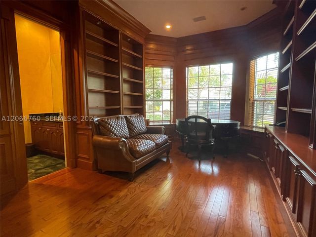 891 Captiva Dr, Hollywood, FL 33019