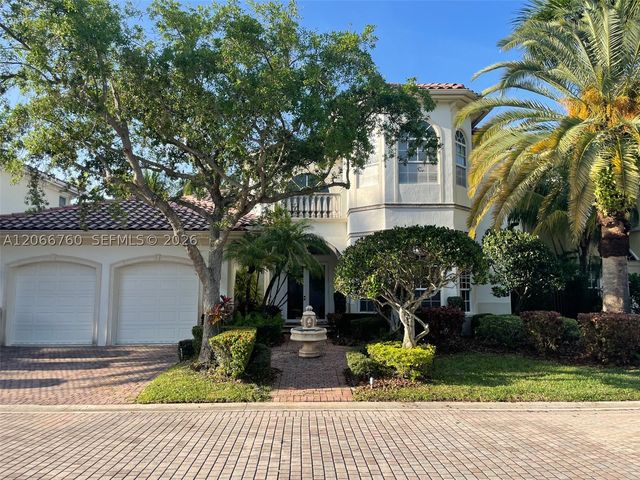 891 Captiva Dr, Hollywood, FL 33019