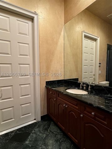 891 Captiva Dr, Hollywood, FL 33019
