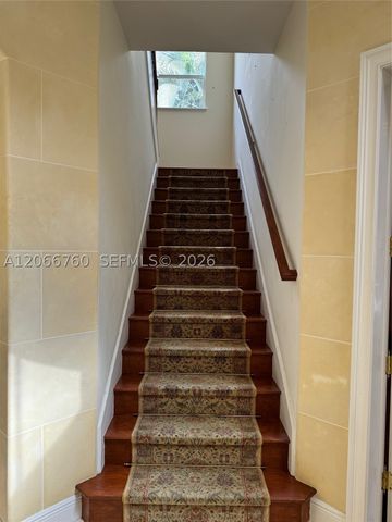 891 Captiva Dr, Hollywood, FL 33019