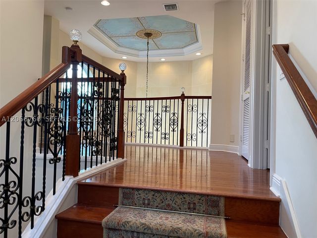 891 Captiva Dr, Hollywood, FL 33019