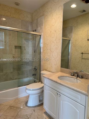 891 Captiva Dr, Hollywood, FL 33019