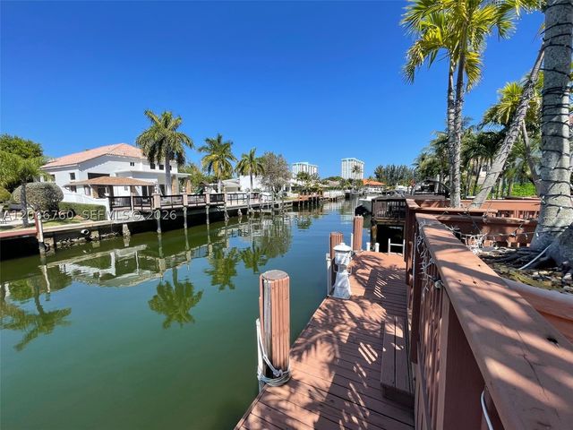 891 Captiva Dr, Hollywood, FL 33019
