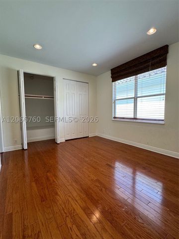 891 Captiva Dr, Hollywood, FL 33019