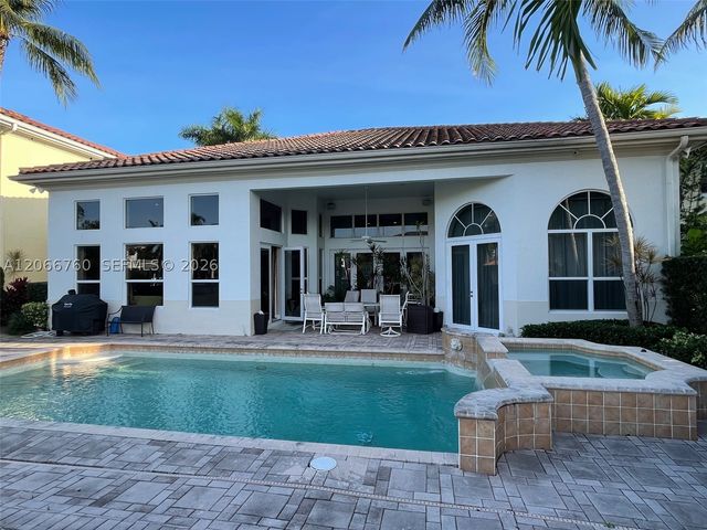 891 Captiva Dr, Hollywood, FL 33019