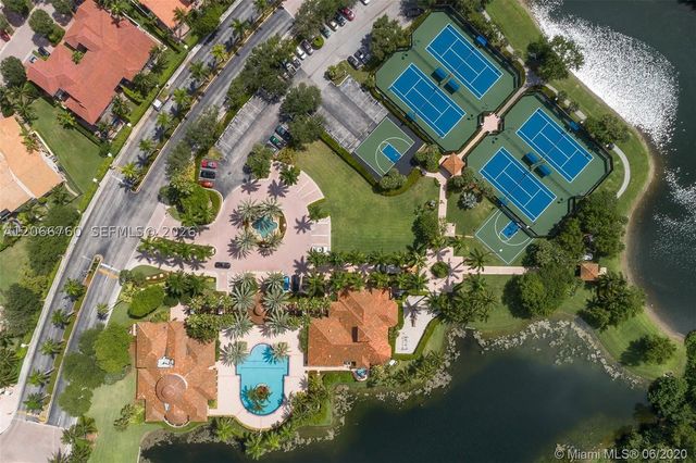 891 Captiva Dr, Hollywood, FL 33019