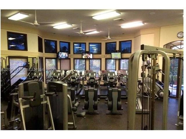 891 Captiva Dr, Hollywood, FL 33019