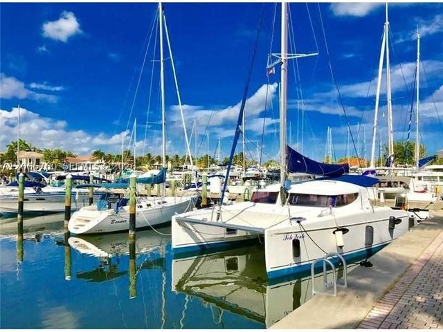 891 Captiva Dr, Hollywood, FL 33019