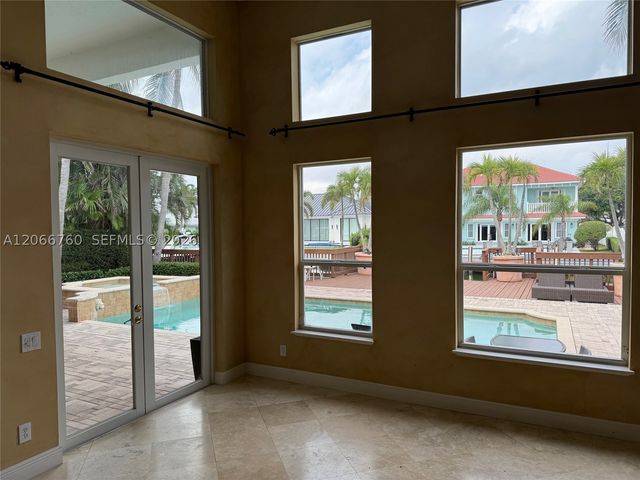 891 Captiva Dr, Hollywood, FL 33019