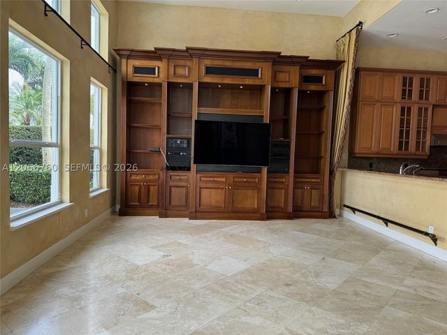 891 Captiva Dr, Hollywood, FL 33019