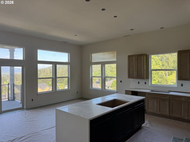 Abigail Ln, Eugene, OR 97403
