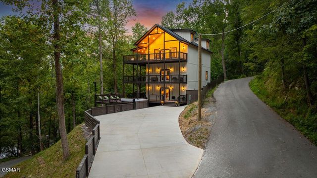 752 Loop Road, Gatlinburg, TN 37738