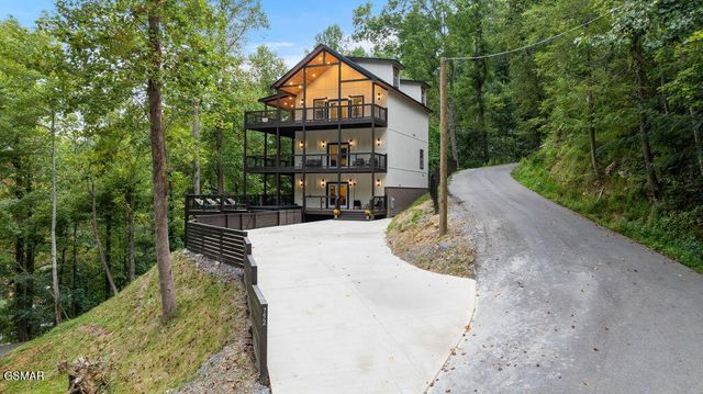 752 Loop Road, Gatlinburg, TN 37738