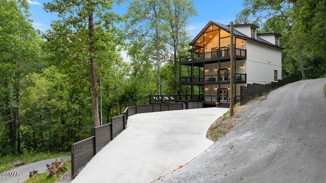 752 Loop Road, Gatlinburg, TN 37738