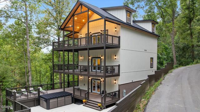 752 Loop Road, Gatlinburg, TN 37738